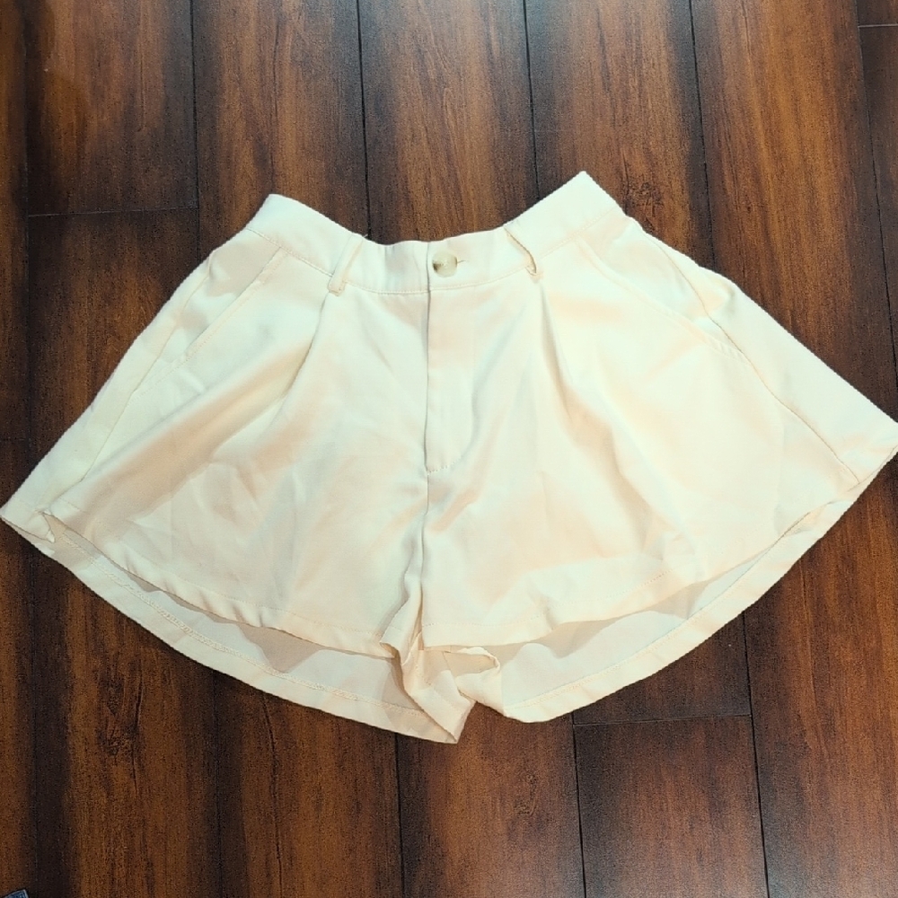 Women's Cream Shorts